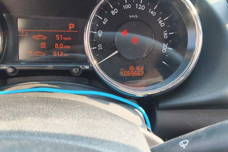Used Peugeot 3008 2015 1.6THP Automatic Classic Edition Odometer Close Up