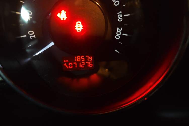 Used Peugeot 3008 2015 1.6THP Automatic Prestige Edition Odometer Close Up