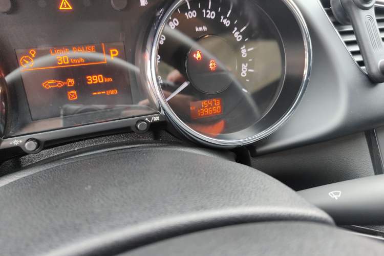 Used Peugeot 3008 2015 2.0L Automatic Trend Edition Odometer Close Up