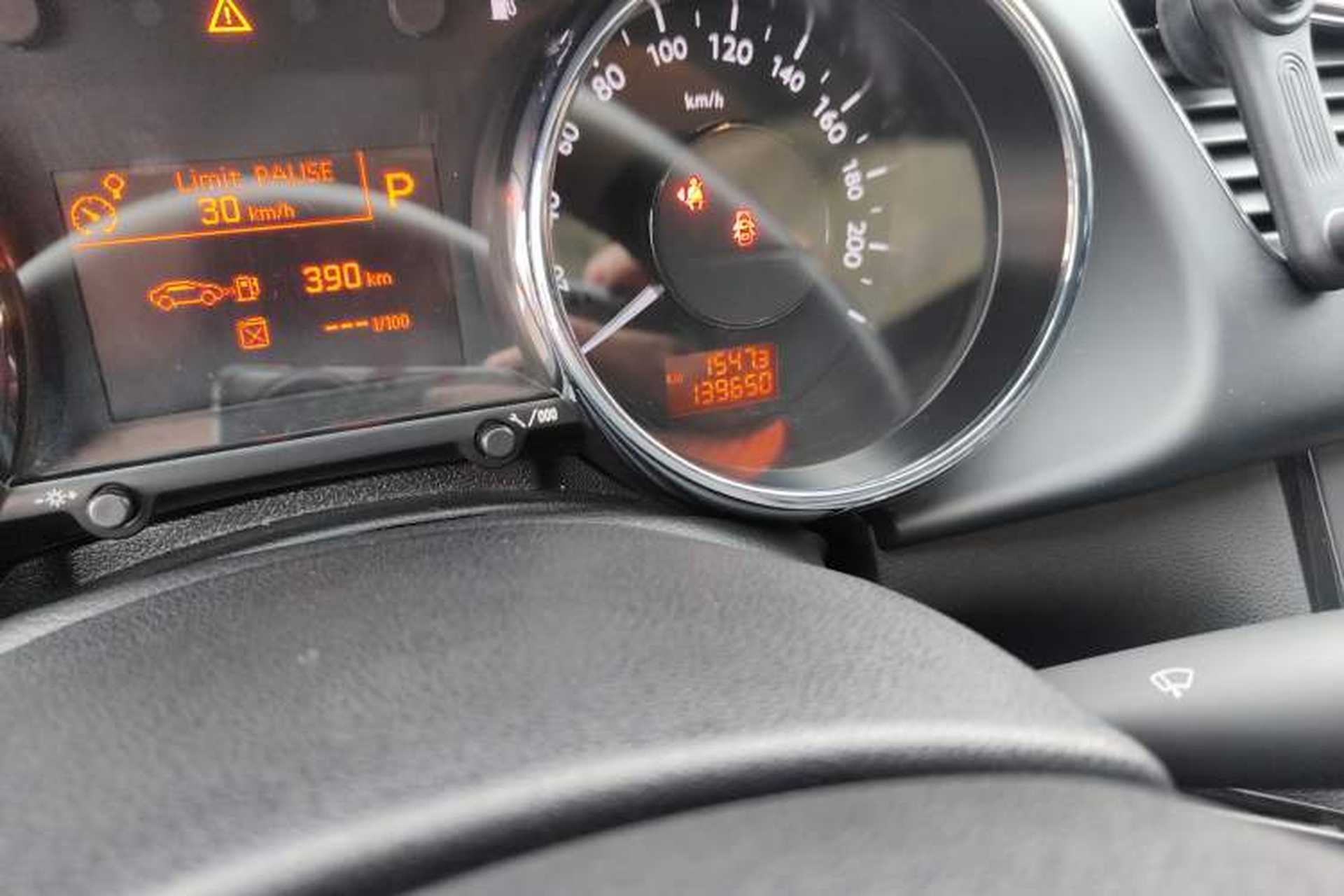 Used Peugeot 3008 2015 2.0L Automatic Trend Edition Odometer Close Up