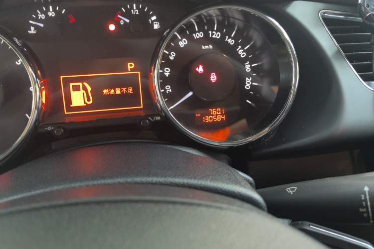 Used Peugeot 3008 2015 2.0L Automatic Classic Edition Odometer Close Up