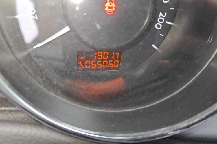 Used Peugeot 3008 2015 2.0L Automatic Classic Edition Odometer Close Up