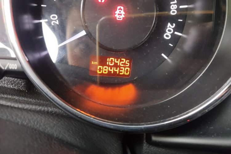 Used Peugeot 3008 2015 2.0L Automatic Classic Edition Odometer Close Up