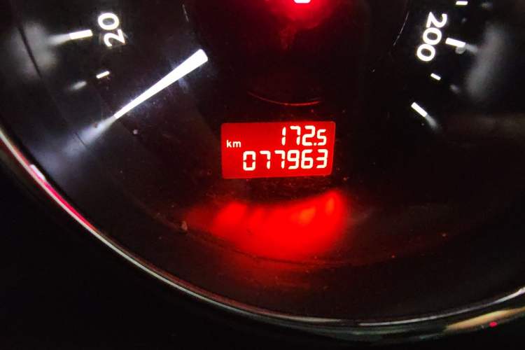 Used Peugeot 3008 2015 2.0L Automatic Classic Edition Odometer Close Up