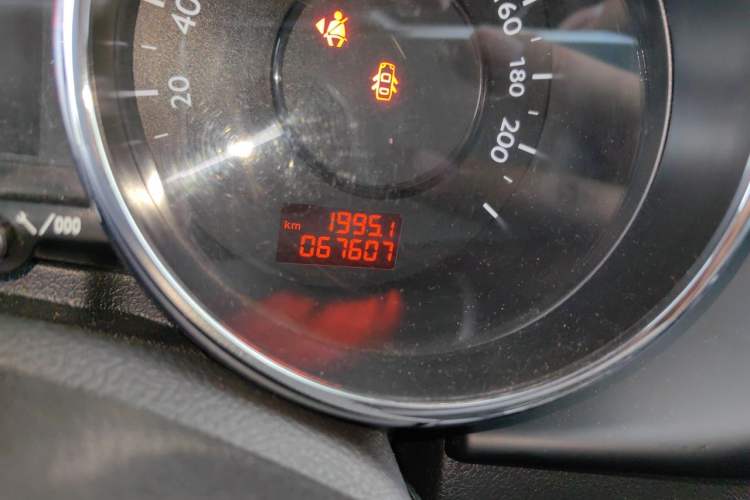 Used Peugeot 3008 2015 2.0L Automatic Classic Edition Odometer Close Up