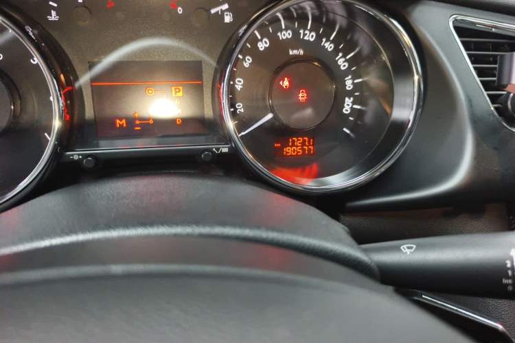 Used Peugeot 3008 2015 2.0L Automatic Classic Edition Odometer Close Up