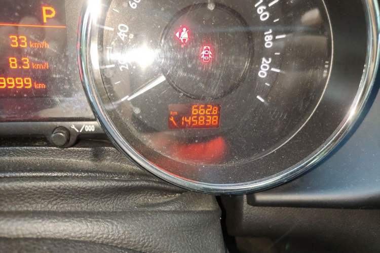 Used Peugeot 3008 2015 2.0L Automatic Classic Edition Odometer Close Up