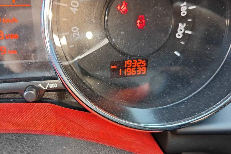 Used Peugeot 3008 2015 2.0L Automatic Classic Edition Odometer Close Up