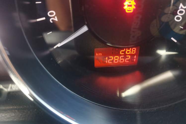 Used Peugeot 3008 2015 2.0L Automatic Classic Edition Odometer Close Up