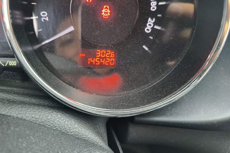 Used Peugeot 3008 2015 2.0L Automatic Classic Edition Odometer Close Up