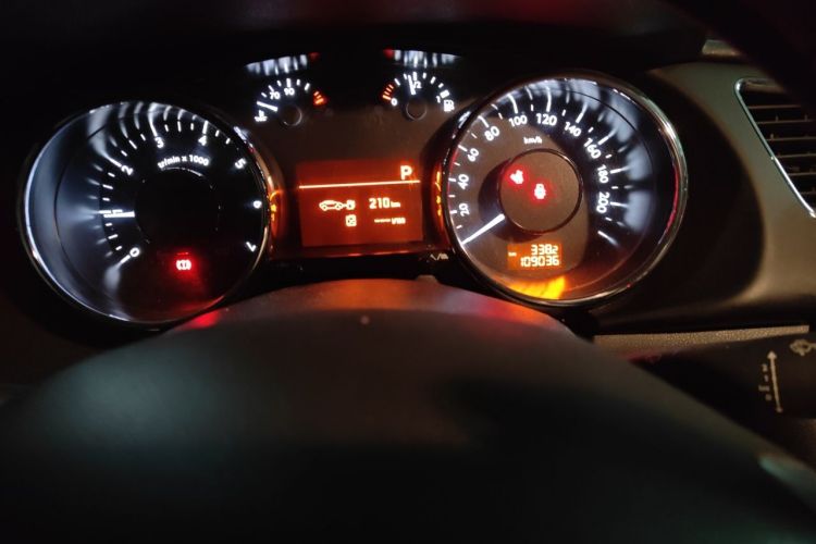Used Peugeot 3008 2015 2.0L Automatic Classic Edition Odometer Close Up