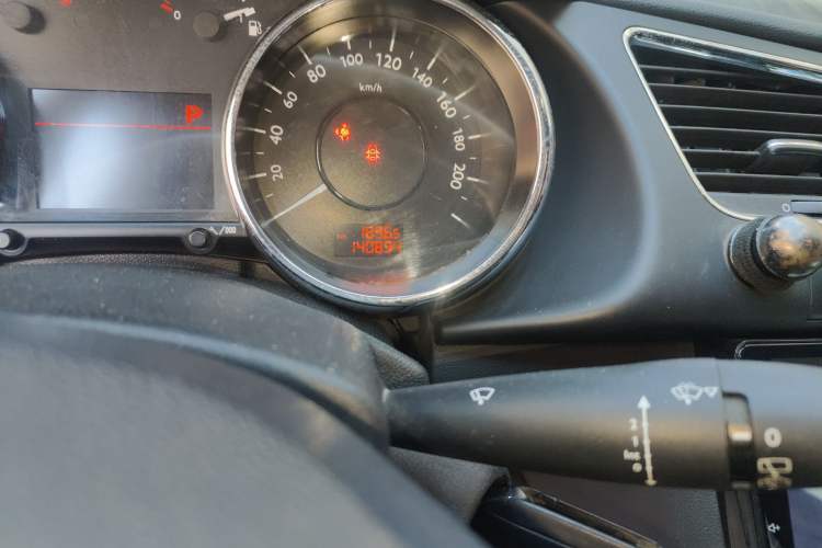 Used Peugeot 3008 2015 2.0L Automatic Classic Edition Odometer Close Up
