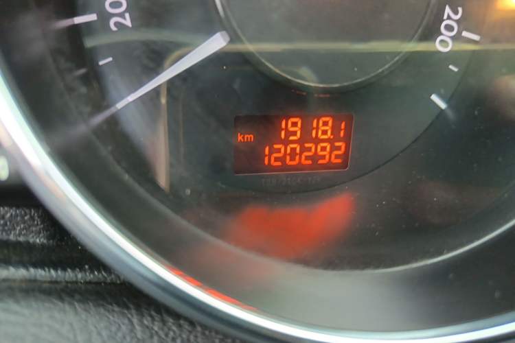 Used Peugeot 3008 2015 1.6THP Automatic Trend Edition Odometer Close Up