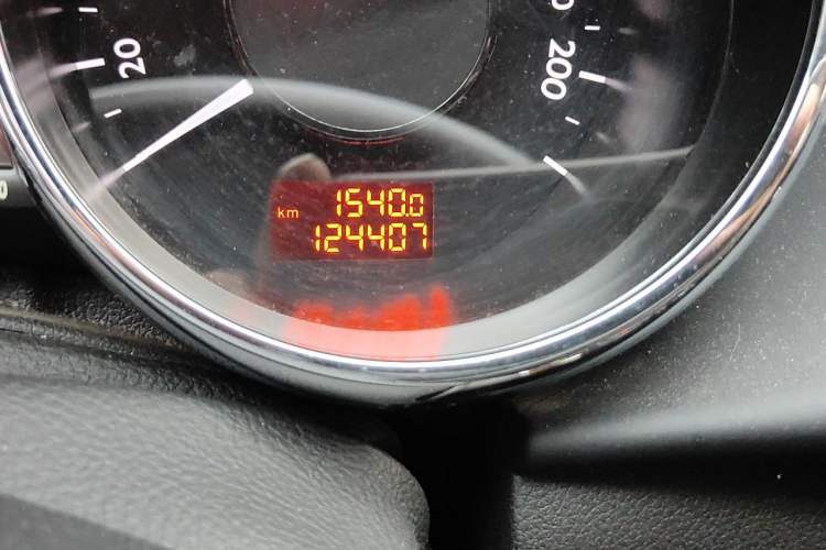 Used Peugeot 3008 2015 2.0L Automatic Trend Edition Odometer Close Up