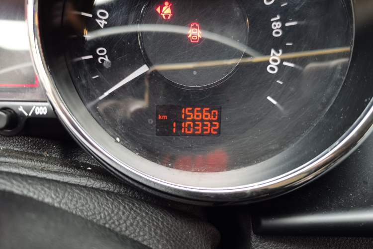 Used Peugeot 3008 2015 2.0L Automatic Classic Edition Odometer Close Up
