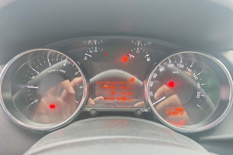 Used Peugeot 3008 2015 1.6THP Automatic Classic Edition Odometer Close Up