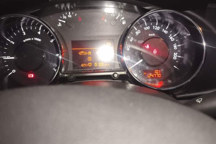 Used Peugeot 3008 2015 1.6THP Automatic Classic Edition Odometer Close Up