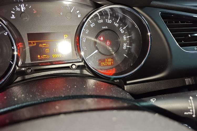 Used Peugeot 3008 2015 1.6THP Roland Garros Edition Odometer Close Up