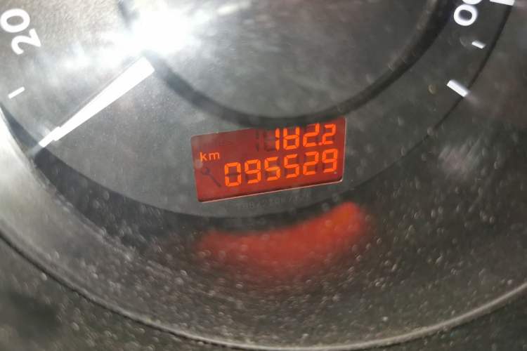 Used Peugeot 3008 2015 2.0L Automatic Trend Edition Odometer Close Up