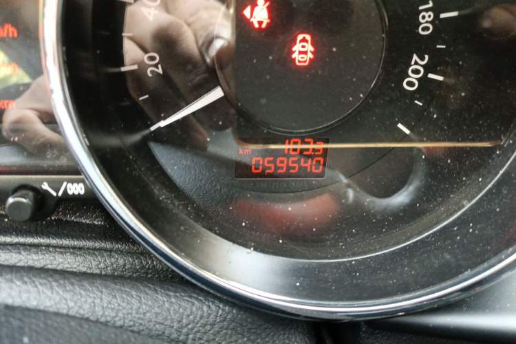 Used Peugeot 3008 2015 1.6THP Automatic Prestige Edition Odometer Close Up