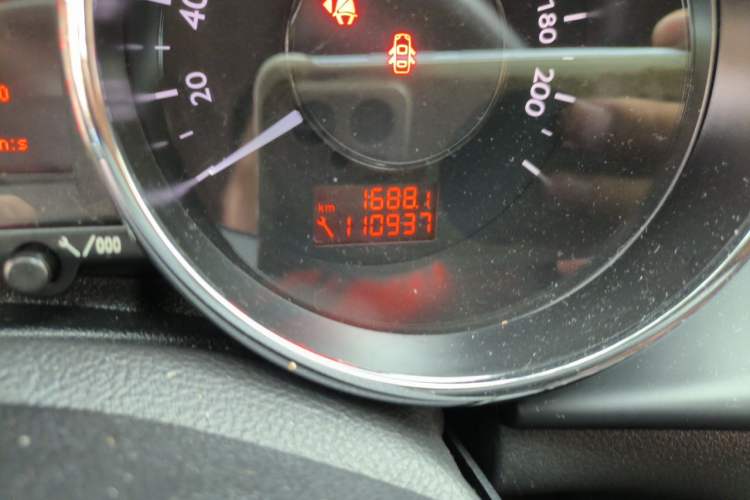 Used Peugeot 3008 2015 1.6THP Automatic Classic Edition Odometer Close Up