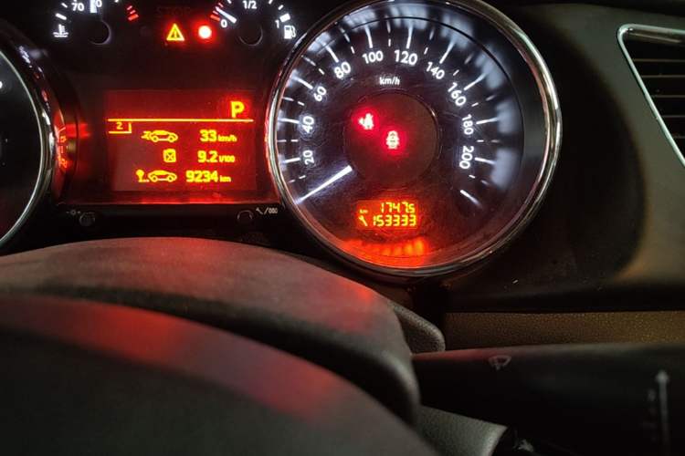 Used Peugeot 3008 2015 2.0L Automatic Trend Edition Odometer Close Up