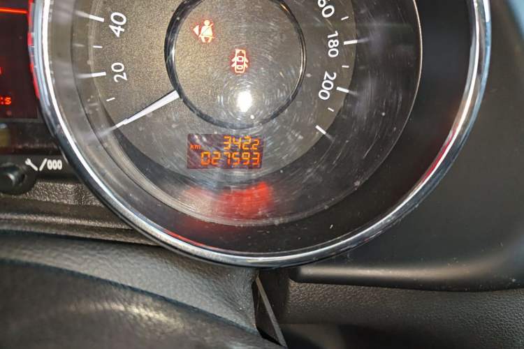Used Peugeot 3008 2015 1.6THP Automatic Prestige Edition Odometer Close Up