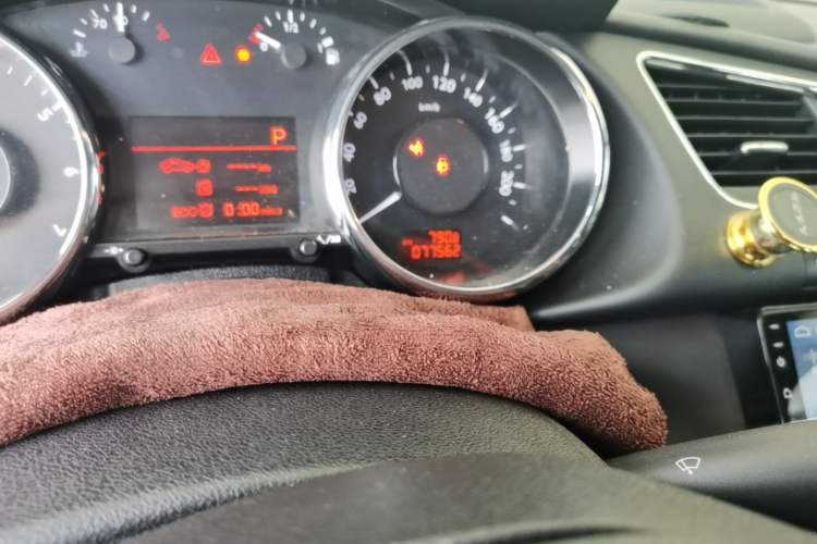 Used Peugeot 3008 2015 1.6THP Automatic Classic Edition Odometer Close Up