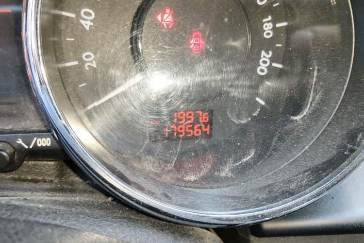 Used Peugeot 3008 2015 2.0L Automatic Classic Edition Odometer Close Up