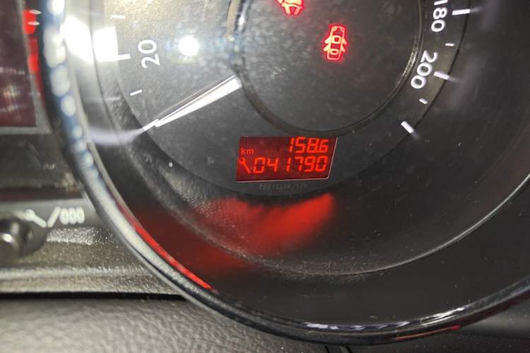 Used Peugeot 3008 2015 2.0L Automatic Classic Edition Odometer Close Up