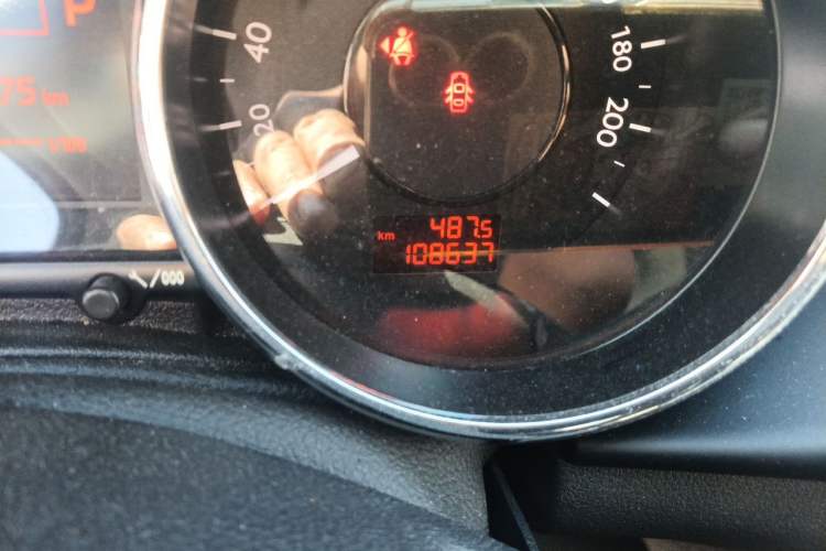 Used Peugeot 3008 2015 2.0L Automatic Trend Edition Odometer Close Up