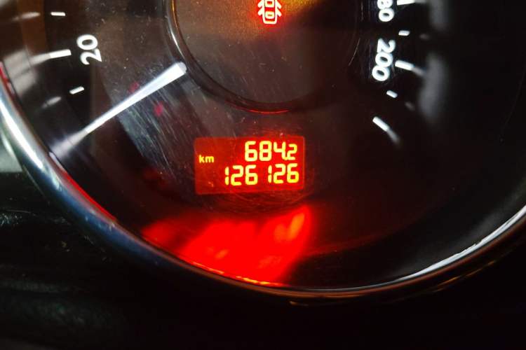 Used Peugeot 3008 2015 2.0L Automatic Trend Edition Odometer Close Up