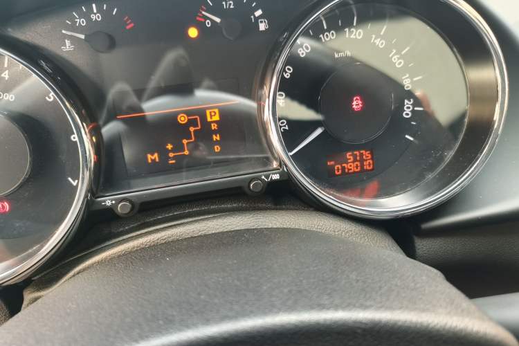 Used Peugeot 3008 2015 2.0L Automatic Classic Edition Odometer Close Up
