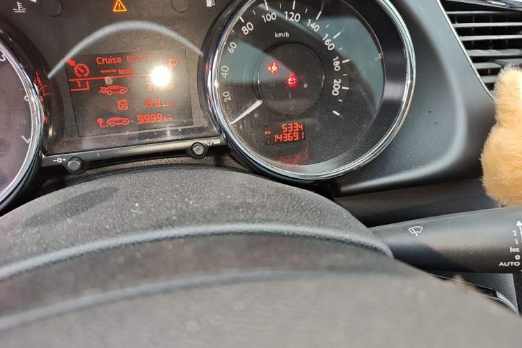 Used Peugeot 3008 2015 1.6THP Automatic Prestige Edition Odometer Close Up