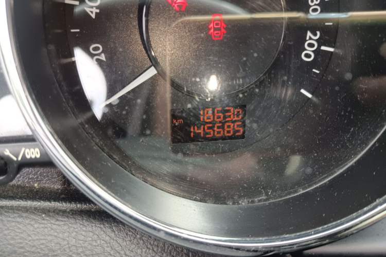 Used Peugeot 3008 2015 2.0L Automatic Trend Edition Odometer Close Up