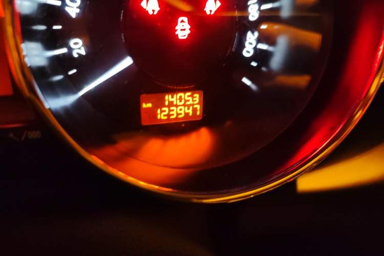 Used Peugeot 3008 2015 1.6THP Automatic Trend Edition Odometer Close Up