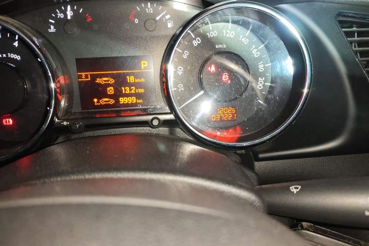 Used Peugeot 3008 2015 2.0L Automatic Classic Edition Odometer Close Up