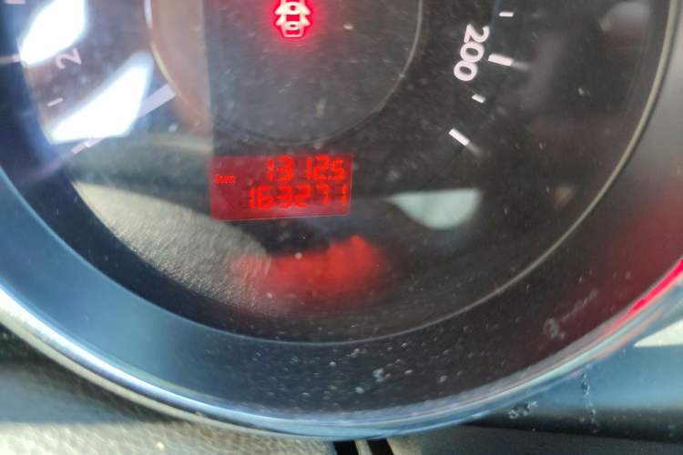 Used Peugeot 3008 2015 1.6THP Automatic Classic Edition Odometer Close Up