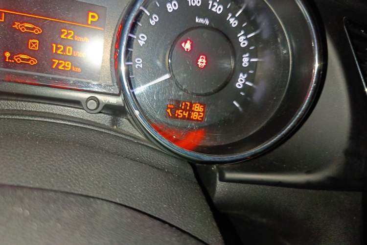 Used Peugeot 3008 2015 2.0L Automatic Trend Edition Odometer Close Up