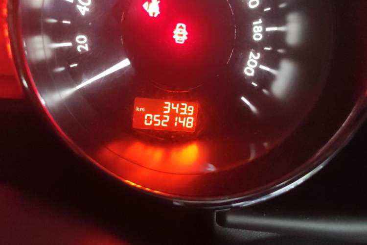 Used Peugeot 3008 2015 1.6THP Automatic Classic Edition Odometer Close Up