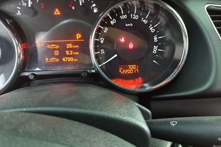 Used Peugeot 3008 2015 1.6THP Automatic Prestige Edition Odometer Close Up