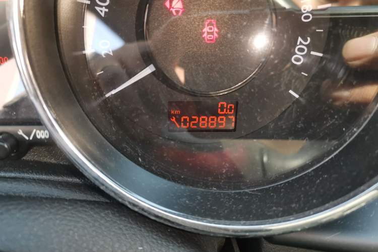 Used Peugeot 3008 2015 2.0L Automatic Trend Edition Odometer Close Up