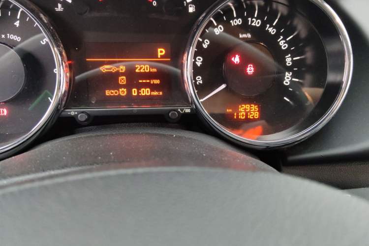 Used Peugeot 3008 2015 1.6THP Automatic Prestige Edition Odometer Close Up