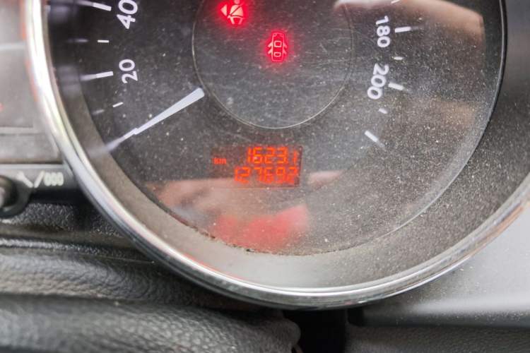 Used Peugeot 3008 2015 1.6THP Automatic Classic Edition Odometer Close Up
