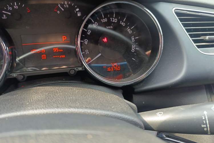 Used Peugeot 3008 2015 2.0L Automatic Trend Edition Odometer Close Up