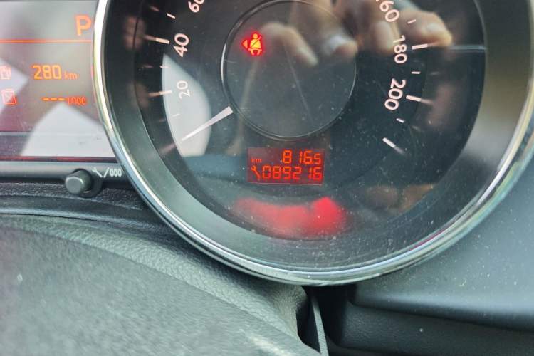 Used Peugeot 3008 2015 2.0L Automatic Classic Edition Odometer Close Up