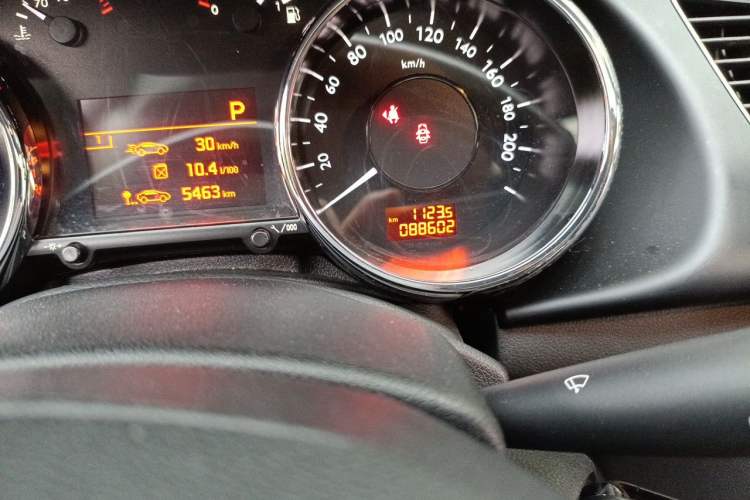 Used Peugeot 3008 2015 2.0L Automatic Trend Edition Odometer Close Up