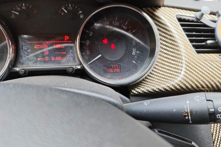 Used Peugeot 3008 2015 1.6THP Automatic Classic Edition Odometer Close Up