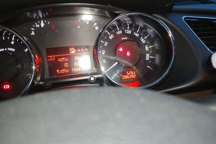Used Peugeot 3008 2015 1.6THP Automatic Classic Edition Odometer Close Up