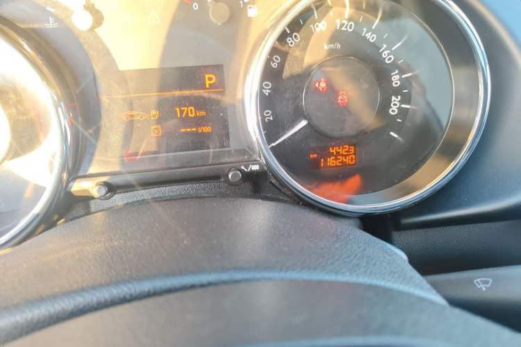 Used Peugeot 3008 2015 2.0L Automatic Trend Edition Odometer Close Up